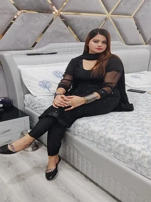 Call Girl in Aliganj